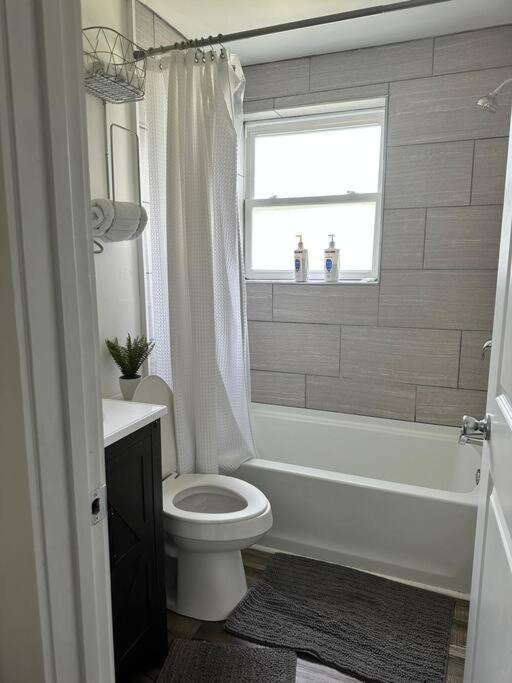 2Br Cedar Lane Road Retreat At Swamp Rabbit Trail! Lägenhet Greenville Exteriör bild