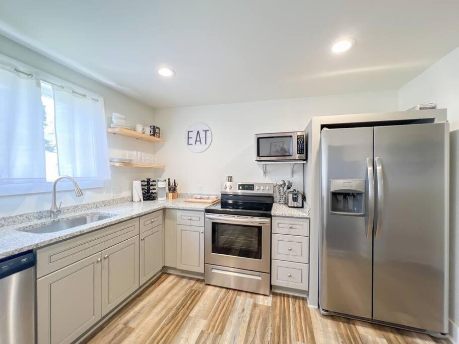 2Br Cedar Lane Road Retreat At Swamp Rabbit Trail! Lägenhet Greenville Exteriör bild